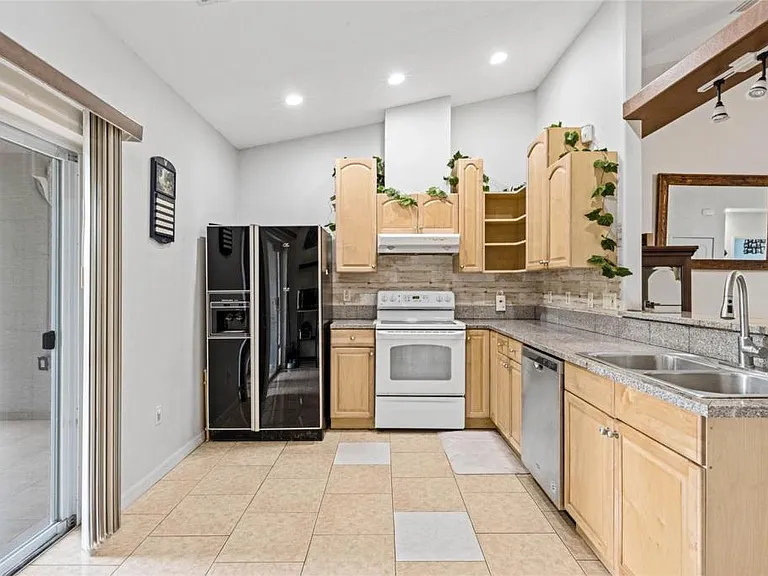 55 Brittany Ln #A — Photo 11