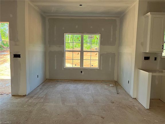 5th image of 245 Summerlyn Dr
