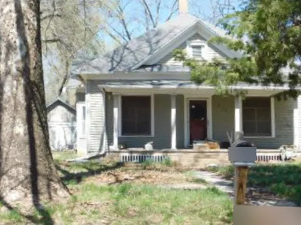 512 E 3rd Ave, Winfield, KS 67156