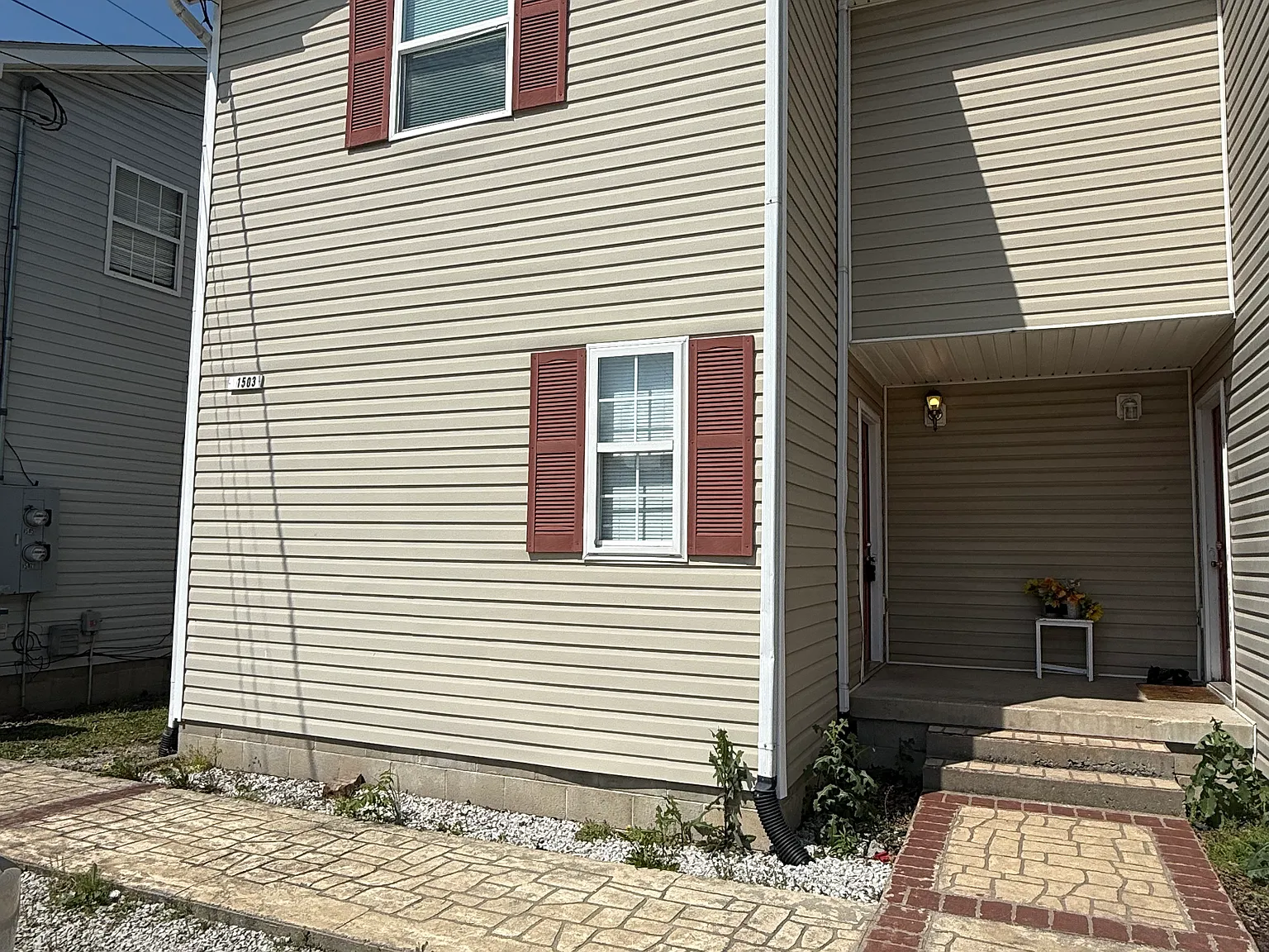 2 bed, 1.5 bath, 990 sqft, $975 — Photo 2