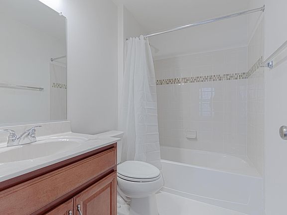 4th image of 22533 Cambridgeport Sq