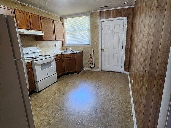 4th image of 713 Italy St