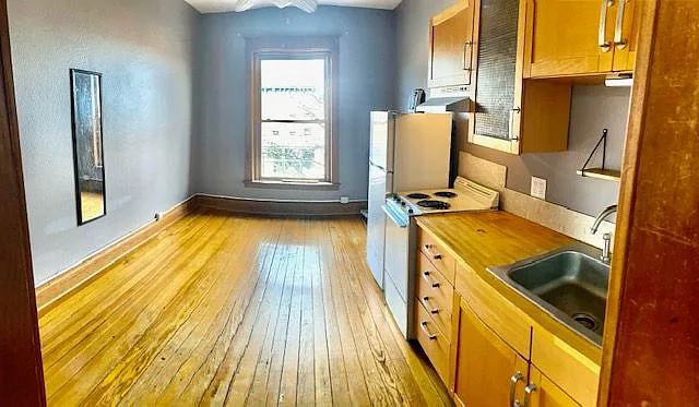 222 Linden St — Photo 2