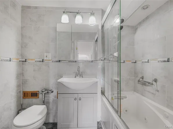 3725 Henry Hudson Parkway West image 8 of 27