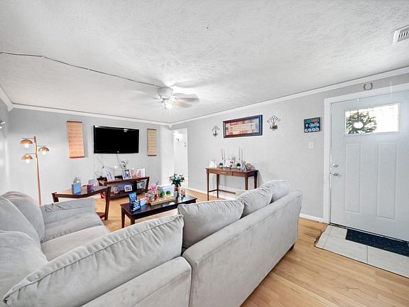 5th image of 3926 Heatherbrook Dr