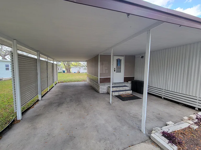 7513 Highpoint Blvd — Photo 6