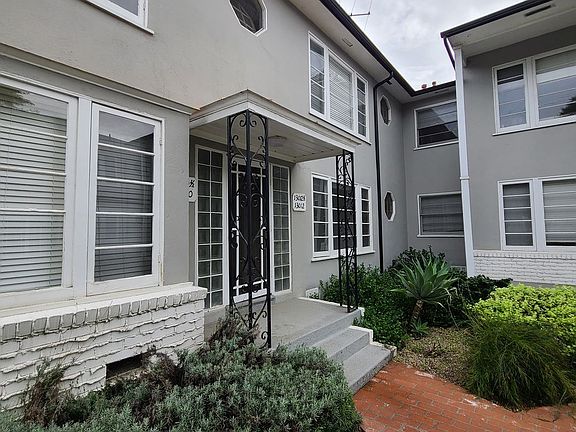 2nd image of 13010 Moorpark St #13018