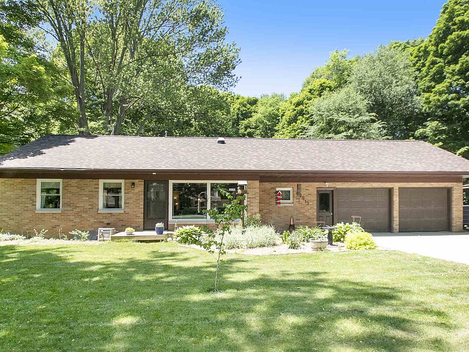 1st image of 62513 Old Cres #17