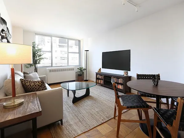 320 E 46th St, New York, NY