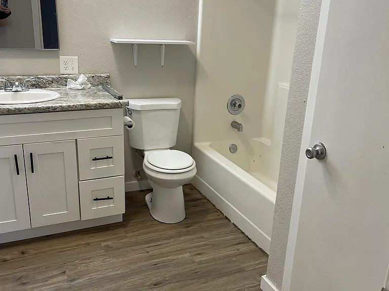 537 W Juniper St — Photo 3