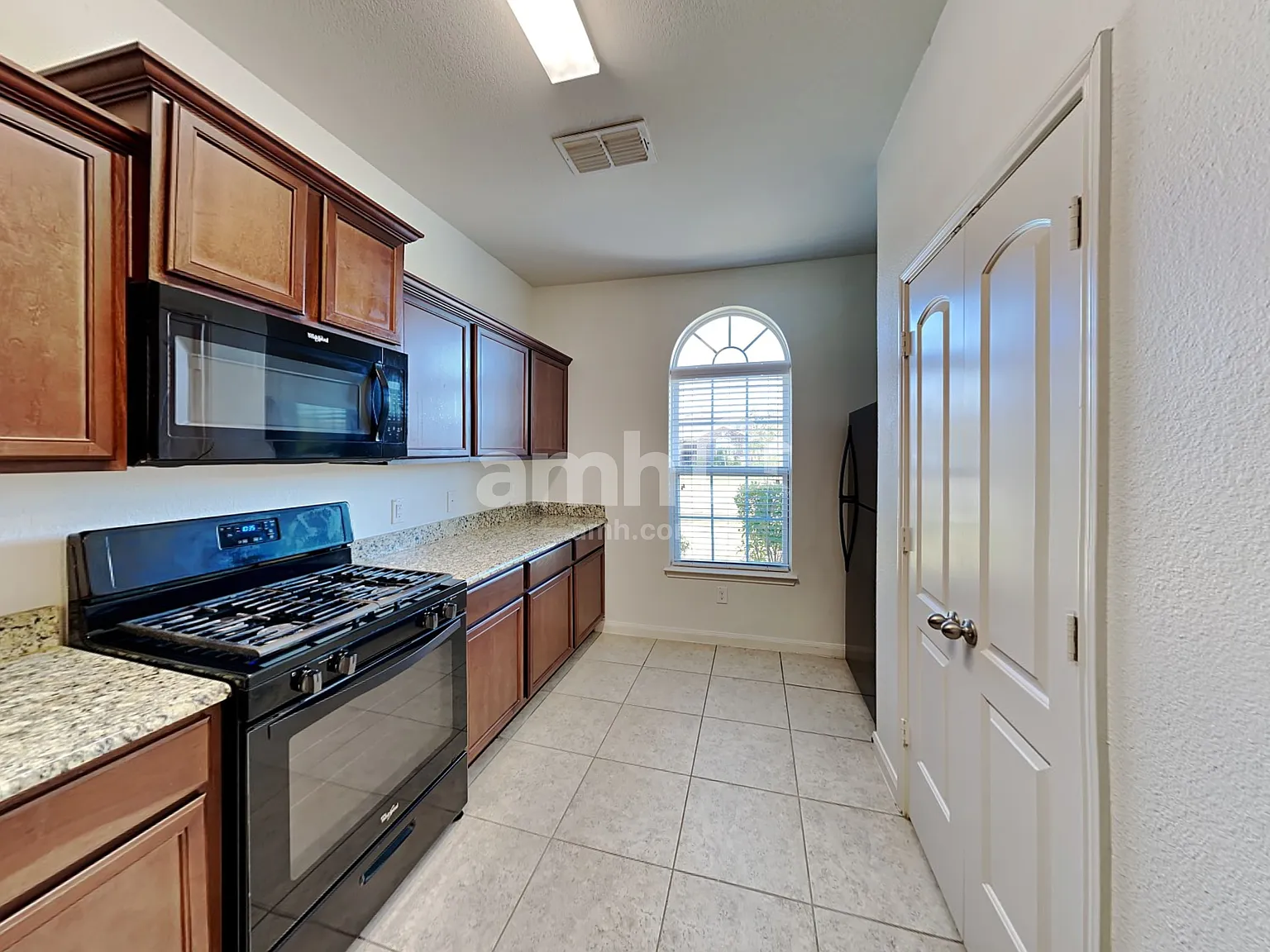 5 bed, 2.5 bath, 2663 sqft, $2,670 — Photo 3