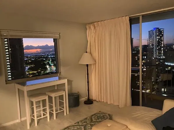 400 Hobron Ln, Honolulu, HI