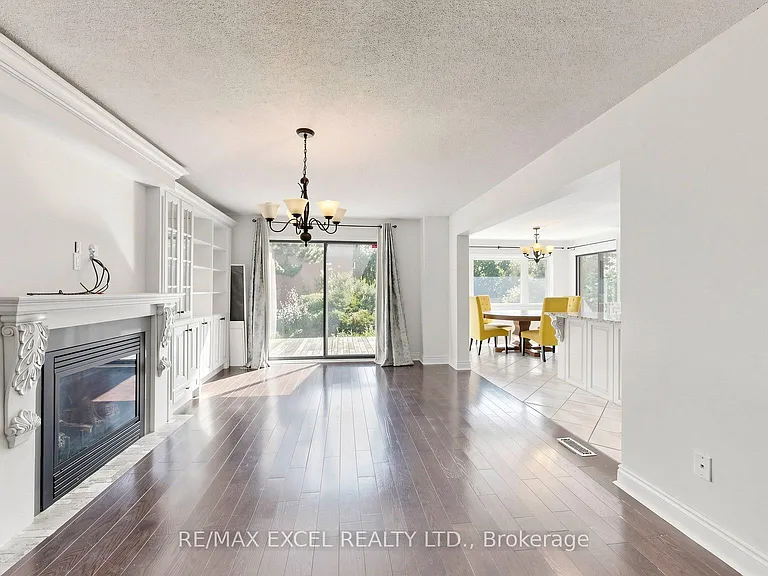 21 Mary Gapper Cres — Photo 5