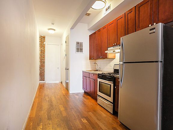3rd image of 211 Wyckoff Ave APT 2L