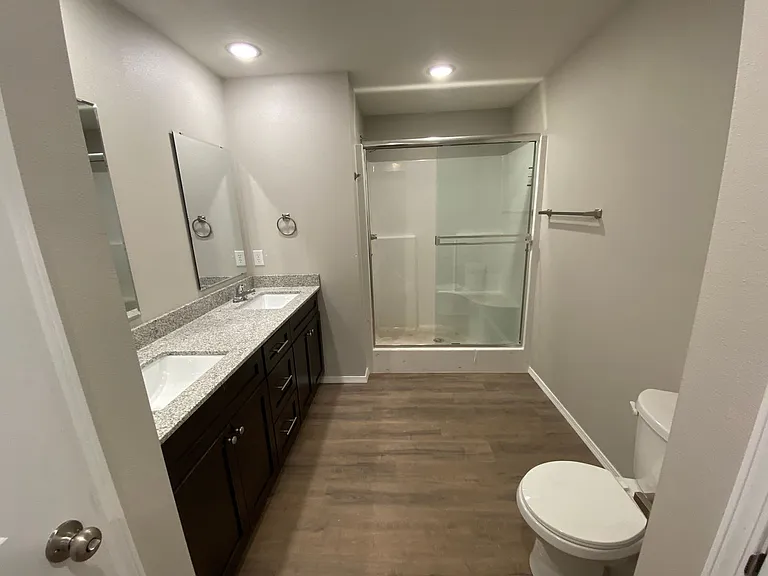 408 E Wright St — Photo 3