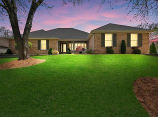 16243 Forest Meadows Dr, Chesterfield, MO