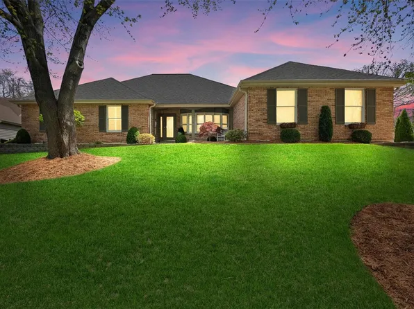 16243 Forest Meadows Dr, Chesterfield, MO 63005