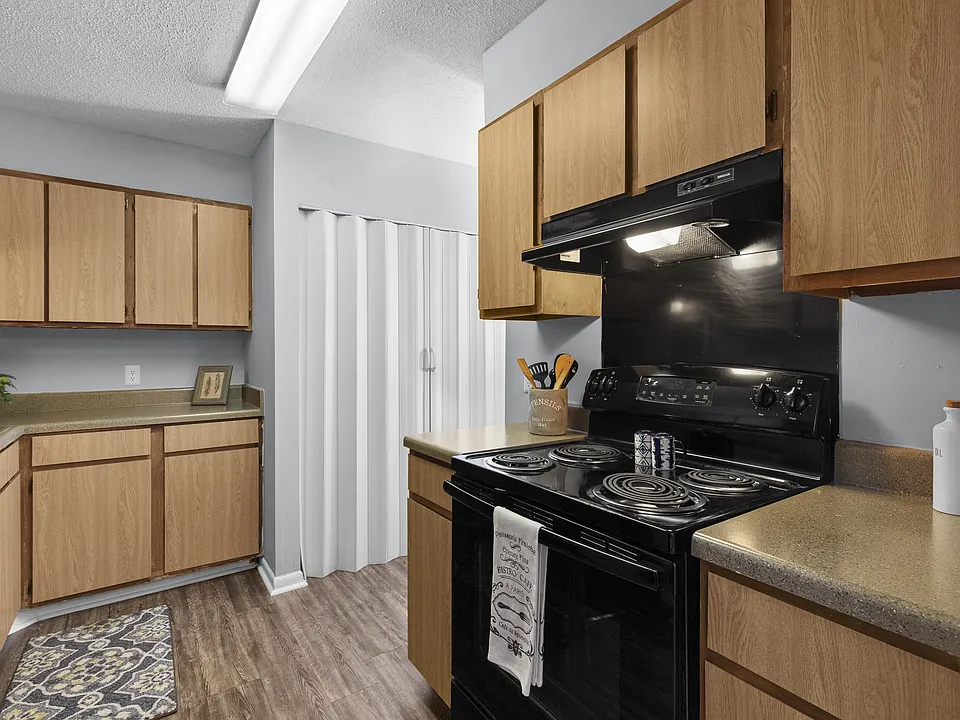 Everything you need to cook with ease at Lakeland East Apartments in Flowood, MS. Managed by Highlands Vista Group.