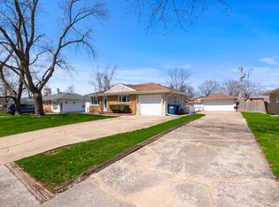 1110 Janet Ave, Darien, IL 60561