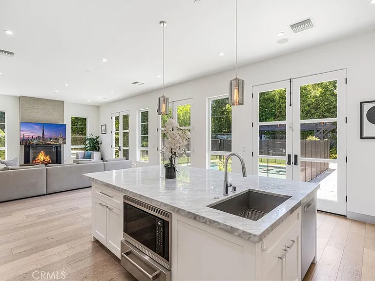 4435 Camellia — Photo 18