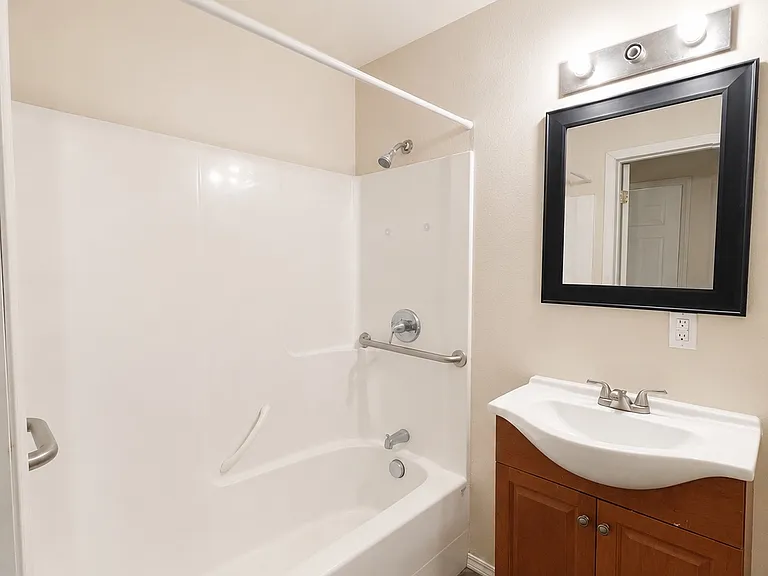 601 Granger Ave #F — Photo 3