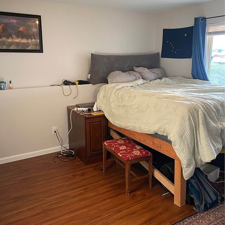 2nd image of 2209 Michigan St