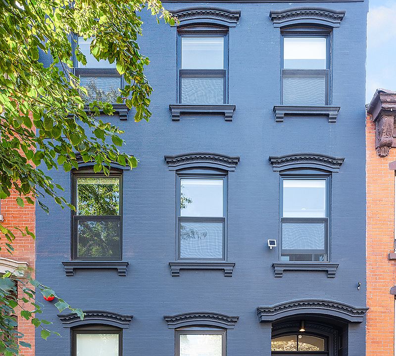 2nd image of 176 N 6th St