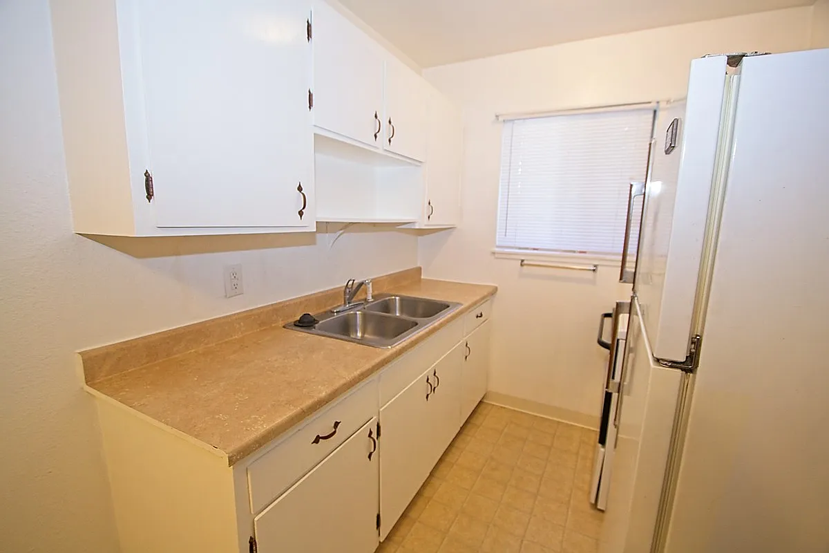 510 Country Village Dr — Photo 2