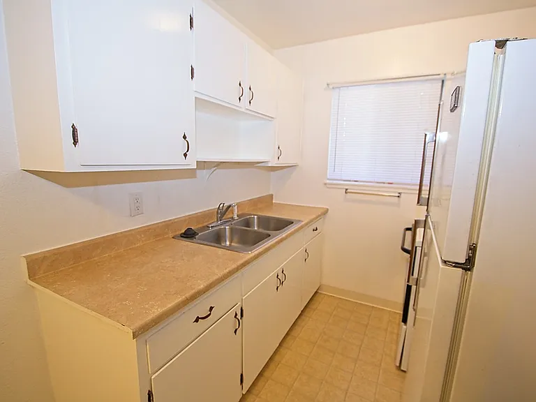 510 Country Village Dr — Photo 2