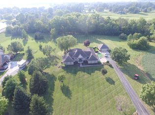 1071 Fawn Lake Dr, Wilmington, OH 45177