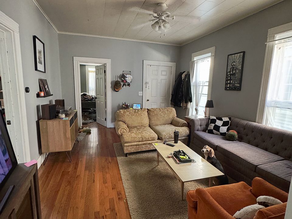 Living Room pic 1
