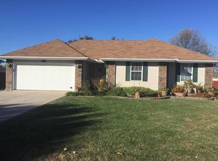 211 E Robin Rd, Clever, MO 65631