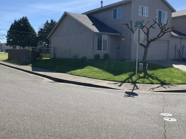 52650 NW 2nd St, Scappoose, OR 97056