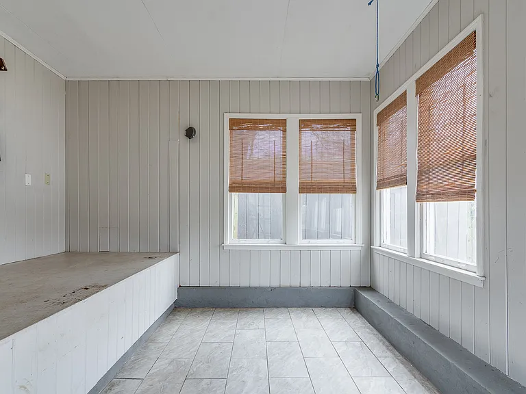 2293 Jackson Ave — Photo 37