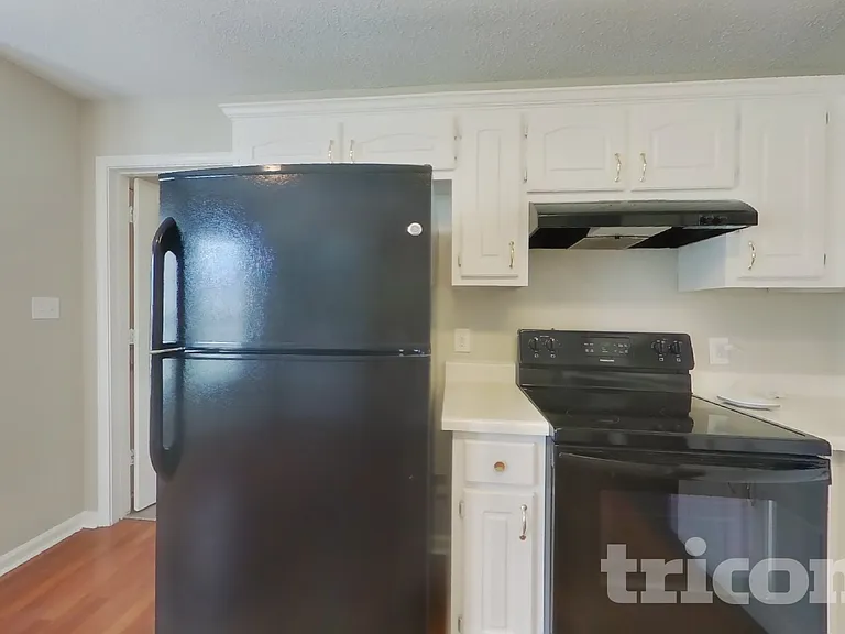 1303 N Hampton Dr — Photo 6