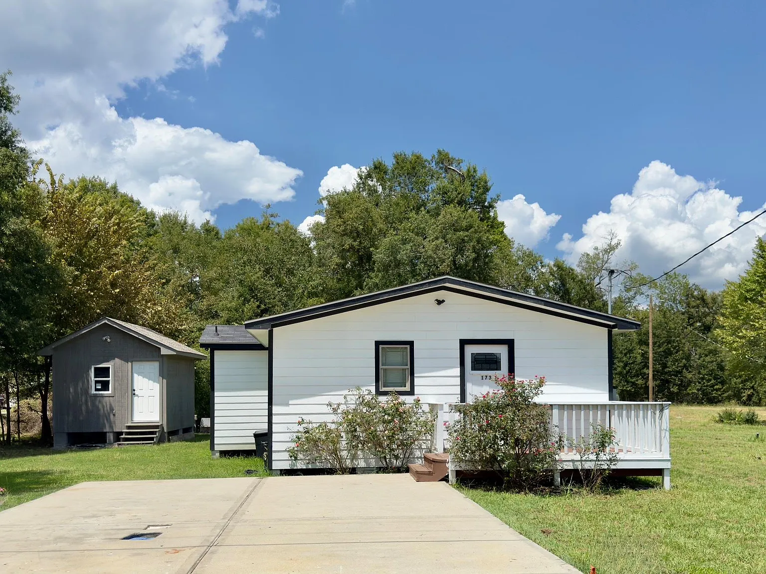 2 bed, 1.0 bath, 808 sqft, $1,150 — Photo 1