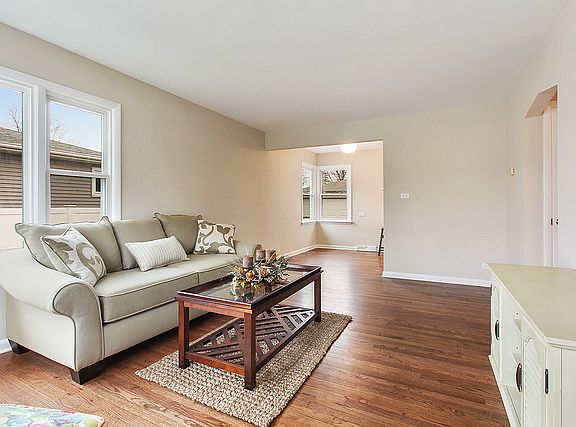 3rd image of 16859 Willow Lane Dr