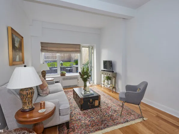 131 West 85th Street LA image 1 of 10