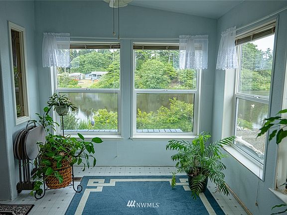 2nd image of 744 Cardinal Ave NE