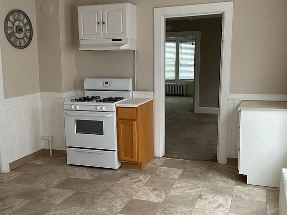 3rd image of 927 E Land Pl #A