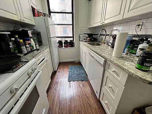 3rd image of 211 W 108th St APT 22