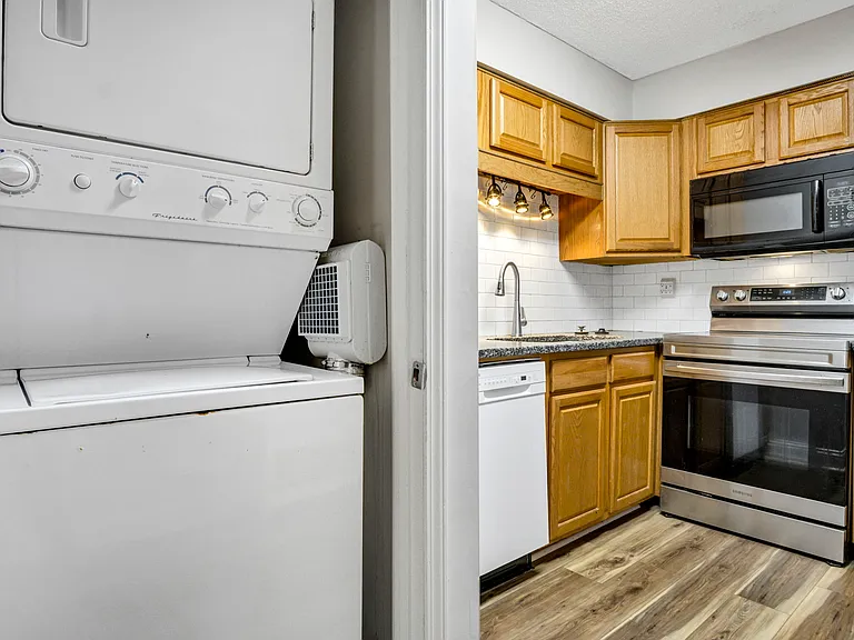 1825 Saint Julian Pl #9-B — Photo 11