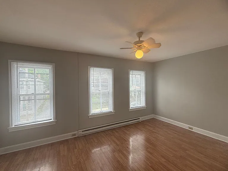 621 N Pitt St — Photo 2