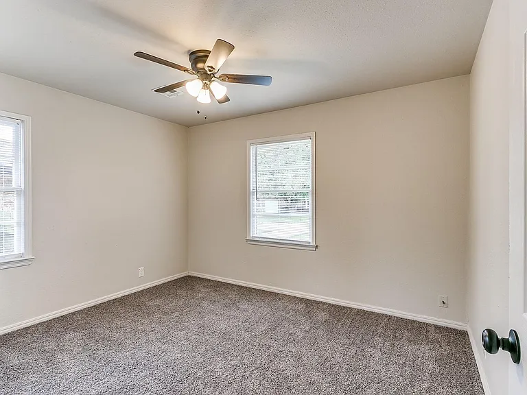 2221 Churchill Pl — Photo 7
