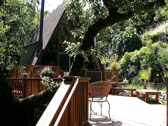 Natural Private 1100 SqFt Redwood Deck Built in 2002