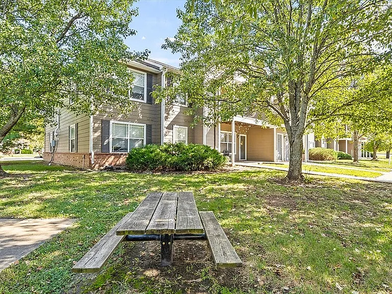 Lakewood Terrace — Photo 30