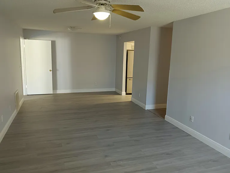 333 Sun Dial Ct — Photo 3