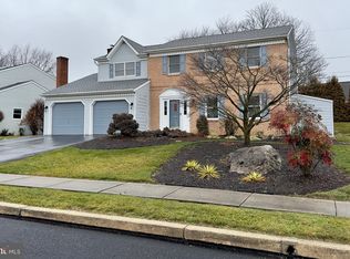 2613 Whittier Ave, Sinking Spring, PA 19608
