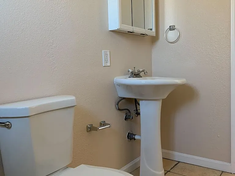Desert Park Apartments — Photo 33