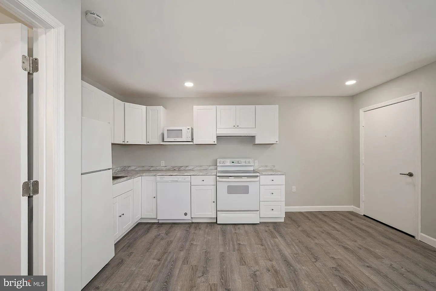 2 bed, 850 sqft, $1,950 — Photo 1
